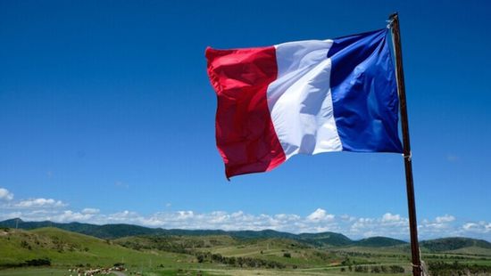 الطوارئ الفرنسية: سقوط حافلة على خطوط السكك الحديدية في ألب ماريتيم