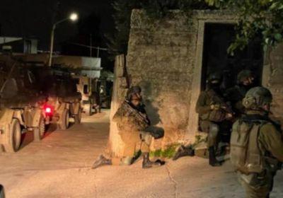 الجيش الإسرائيلي يداهم منازل المواطنين بنابلس