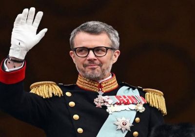 ملك الدنمرك فريدريك العاشر يتولى العرش