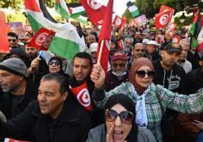 مئات التونسيين يتظاهرون في ذكرى ثورة 2011