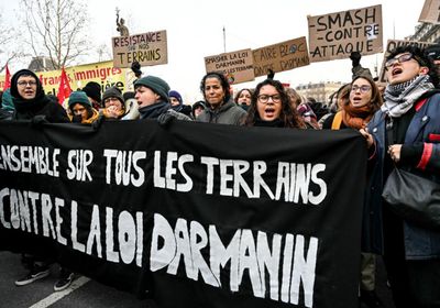 آلاف من معارضي الهجرة يتظاهرون في فرنسا