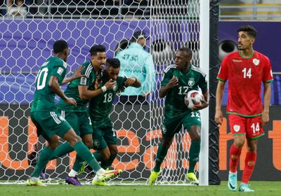 السعودية تحقق فوزًا مهمًا على عمان بكأس آسيا