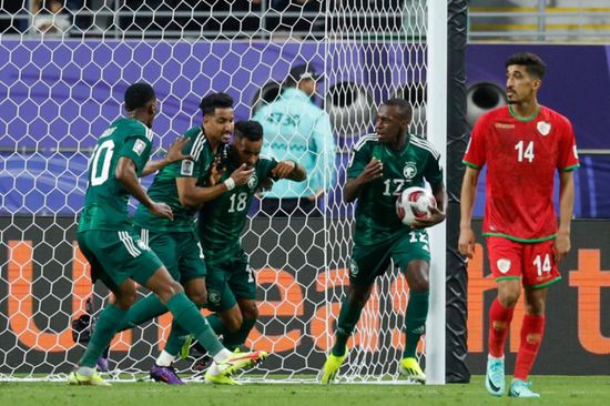 السعودية تحقق فوزًا مهمًا على عمان بكأس آسيا