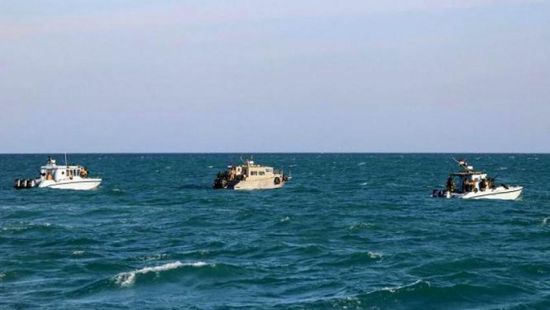رصد اقتراب 3 زوارق وطائرة مسيرة من سفينة قبالة اليمن