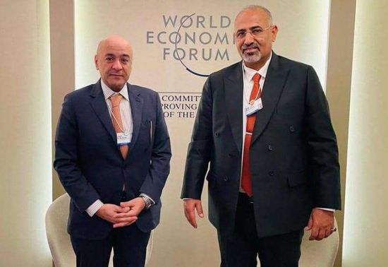 الرئيس الزُبيدي وأمين مجلس التعاون يبحثان تداعيات التصعيد الحوثي