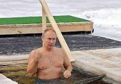 الكرملين: بوتين يغطس في مياه متجمدة