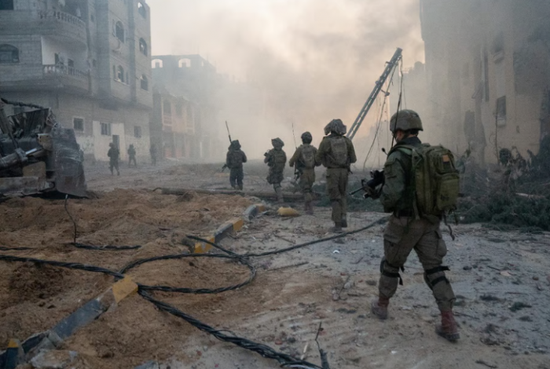 الجيش الإسرائيلي يعترف بمقتل جندي واحتجاز جثته في غزة