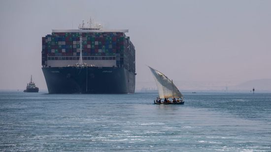 هبوط شحنات القمح عبر قناة السويس بسبب تصعيد الحوثي