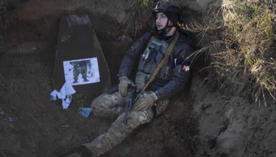 الجيش الأوكراني ينسحب من مواقعه بسبب نقص الذخيرة