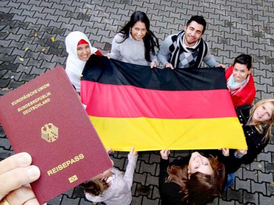 ألمانيا تسهل الحصول على الجنسية للأجانب لجذب العمال
