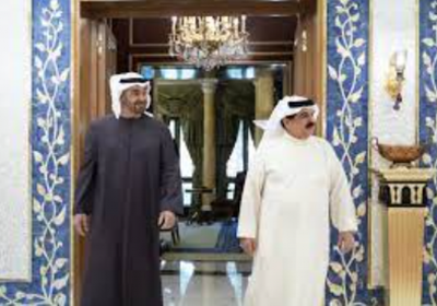 رئيس الإمارات يزور ملك البحرين بمقر إقامته في أبوظبي