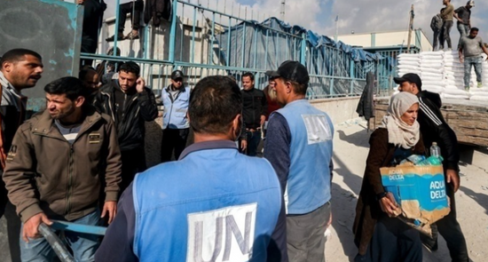 منظمة التحرير الفلسطينية تحذّر من مخاطر وقف تمويل الأونروا