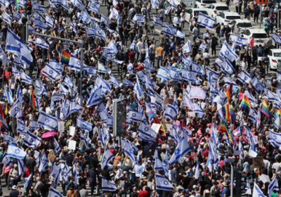 آلاف الإسرائيليين يتظاهرون ضد حكومة نتنياهو في تل أبيب