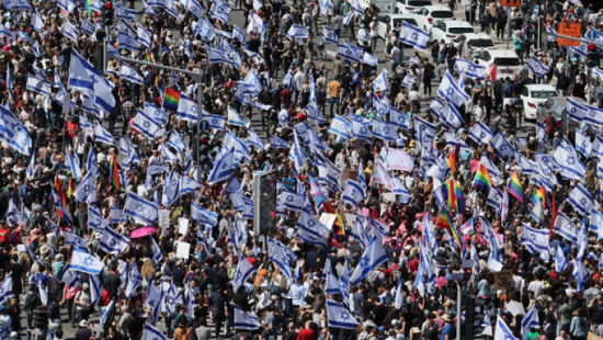 آلاف الإسرائيليين يتظاهرون ضد حكومة نتنياهو في تل أبيب