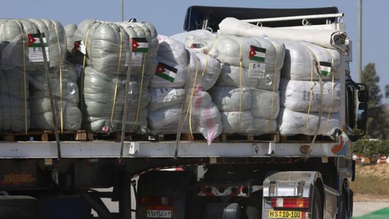 متظاهرون يمنعون دخول مساعدات إنسانية إلى قطاع غزة