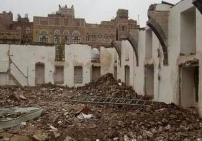 بسلاح نهب الأراضي.. فساد الحوثيين ينتهك حرمات بيوت الله