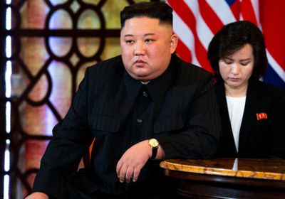 زعيم كوريا الشمالية يشرف على إطلاق صاروخي "كروز"