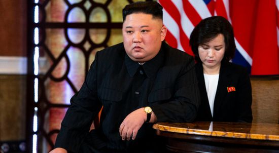 زعيم كوريا الشمالية يشرف على إطلاق صاروخي "كروز"