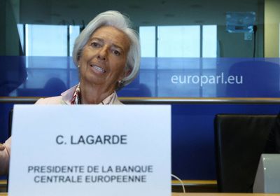 لاجارد تحذر: ارتفاع التضخم بأوروبا بعد هجمات الحوثي على السفن