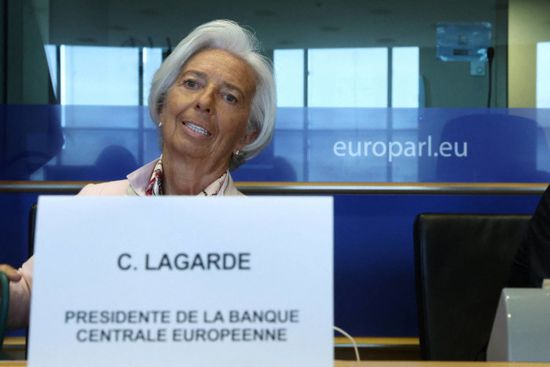 لاجارد تحذر: ارتفاع التضخم بأوروبا بعد هجمات الحوثي على السفن