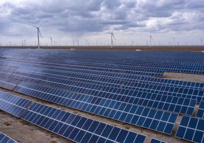 الصين تحقق نموًا قياسيًا بتوليد الطاقة الشمسية والرياح 2023