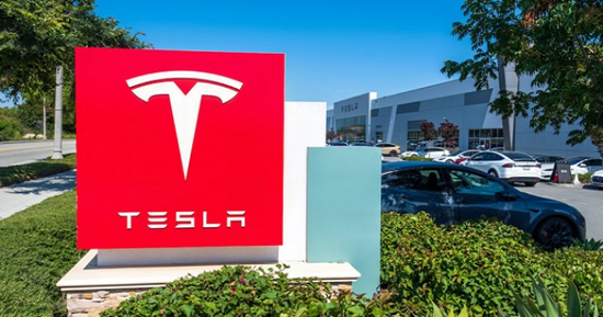 تسلا تخيب آمال المستثمرين وتفقد 205 مليارات دولار 