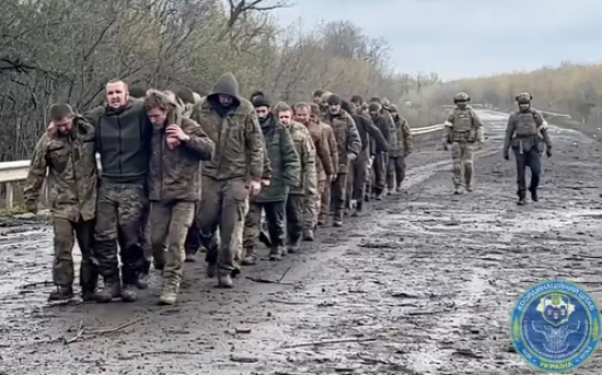 الدفاع الروسية: إعادة 195 أسير حرب من أوكرانيا