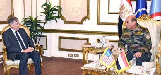 وزير الدفاع المصري يبحث مع مبعوث أمريكي الأوضاع بغزة