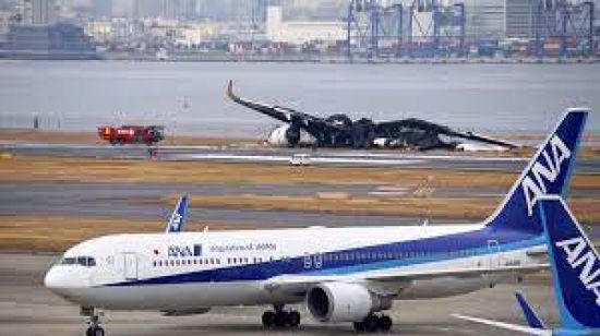 تصادم بسيط بين طائرتين في مطار ياباني