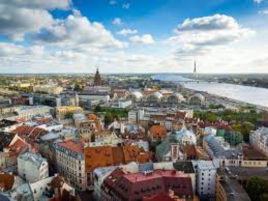 لاتفيا تمنع منتخباتها من مواجهة روسيا