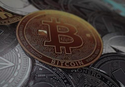 العملات المشفرة تتراجع مع تمديد سياسة الفيدرالي المشددة