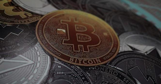 العملات المشفرة تتراجع مع تمديد سياسة الفيدرالي المشددة