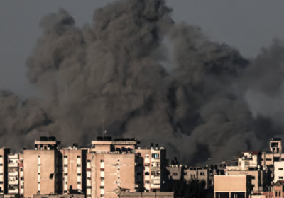 الجيش الإسرائيلي ينسف مربعًا سكنيًا شرق خان يونس