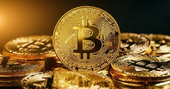 البيتكوين تتراجع والإيثيريوم ترتفع في سوق العملات المشفرة
