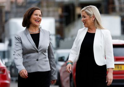 أيرلندا الشمالية تعين لأول مرة قومية أيرلندية رئيسة للوزراء