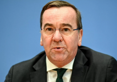 صحيفة: وزير الدفاع الألماني فقد الثقة في موظفيه