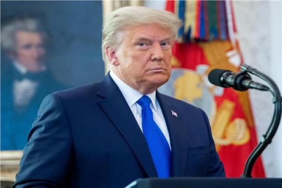 ترامب يتهم "باول" بممارسة العمل السياسي