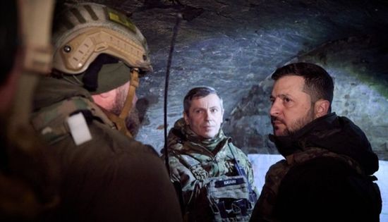 زيلينسكي يزور قواته على الجبهة وسط تكهنات بإقالة قائد الجيش