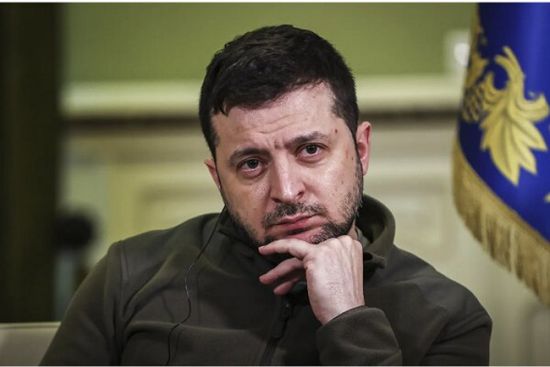 زيلينسكي يلمح إلى إقالة وزير الدفاع الأوكراني