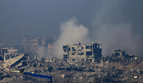 أبو مازن لوزير الخارجية الفرنسي: لا يمكن اقتطاع شبر من الأراضي الفلسطينية