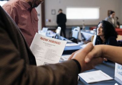 الاقتصاد الأمريكي يضيف 353 ألف وظيفة في يناير 