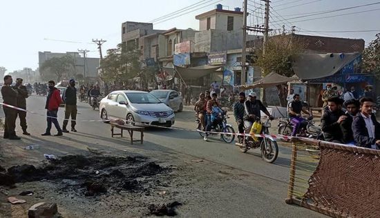 مقتل 8 في انفجار أمام مقر حزب غرب باكستان