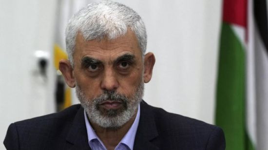 على غرار عرفات.. مسؤولون إسرائيليون يطرحون نفي السنوار خارج غزة