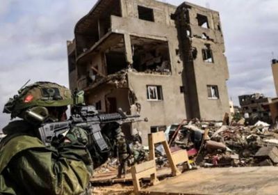 عسكري إسرائيلي يعترف: الجيش نهب وأحرق منازل وأعدم أسرى في غزة