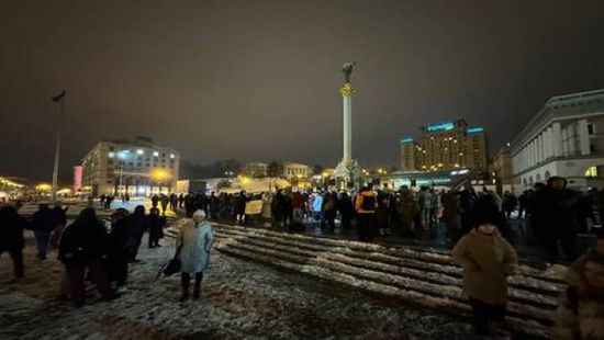 بعد 24 ساعة من إقالته.. متظاهرون في كييف يطالبون بعودة زالوجني إلى منصبه