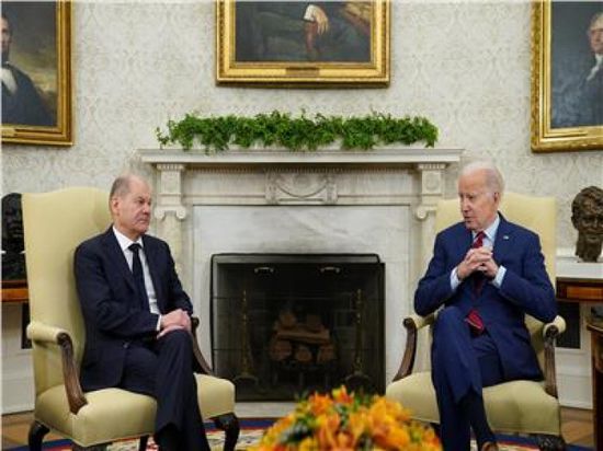 بايدن وشولتس يدعوان الكونغرس الأمريكي لدعم أوكرانيا