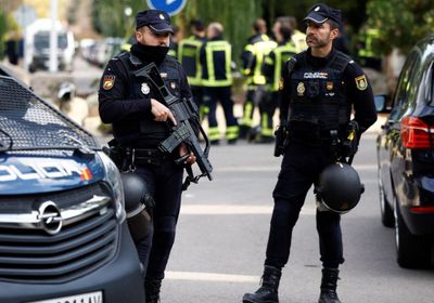 إسبانيا تعتقل خمسة أشخاص بعد مقتل ضابطين