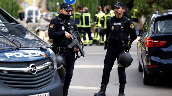 إسبانيا تعتقل خمسة أشخاص بعد مقتل ضابطين