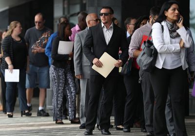 انخفاض طلبات البطالة في أمريكا لأول مرة منذ 3 أسابيع