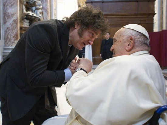 لقاء أول بين الرئيس الأرجنتيني والبابا فرنسيس في روما